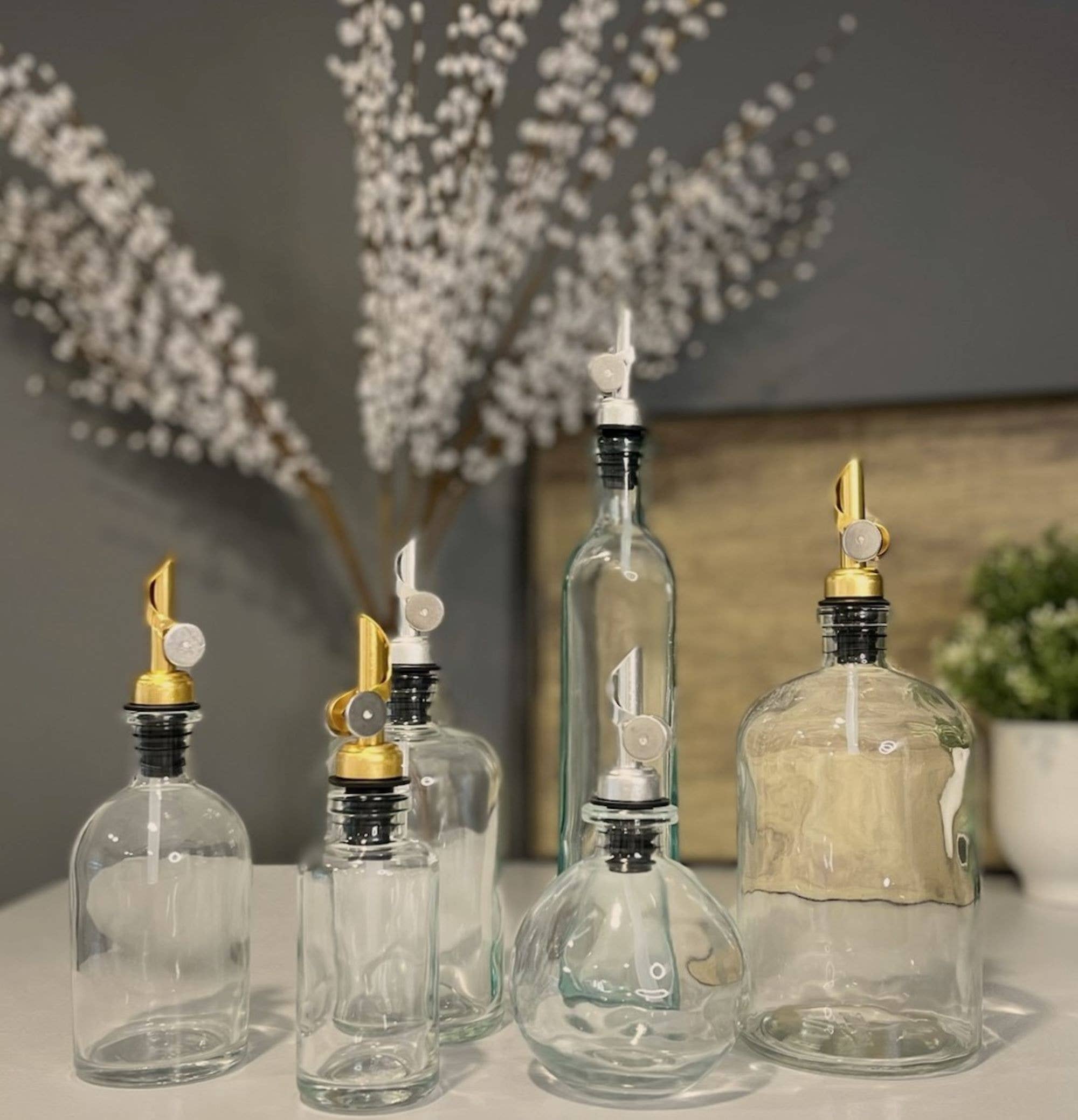Apothecary Clear Glass Bottle with Weighted Pour Spout: Gold Rubber